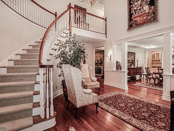 2nd image of 29 Dogwood Dr