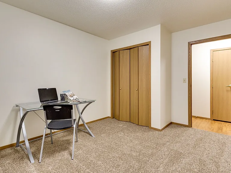 Dakota E & W Apartments — Photo 16