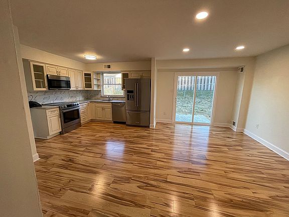 5th image of 6657 Pickwick Ct