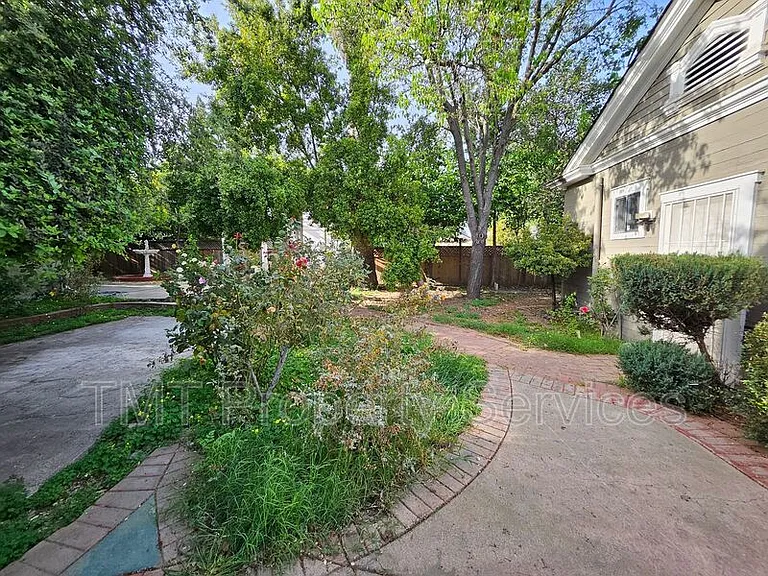 1214 N Pershing Ave — Photo 16