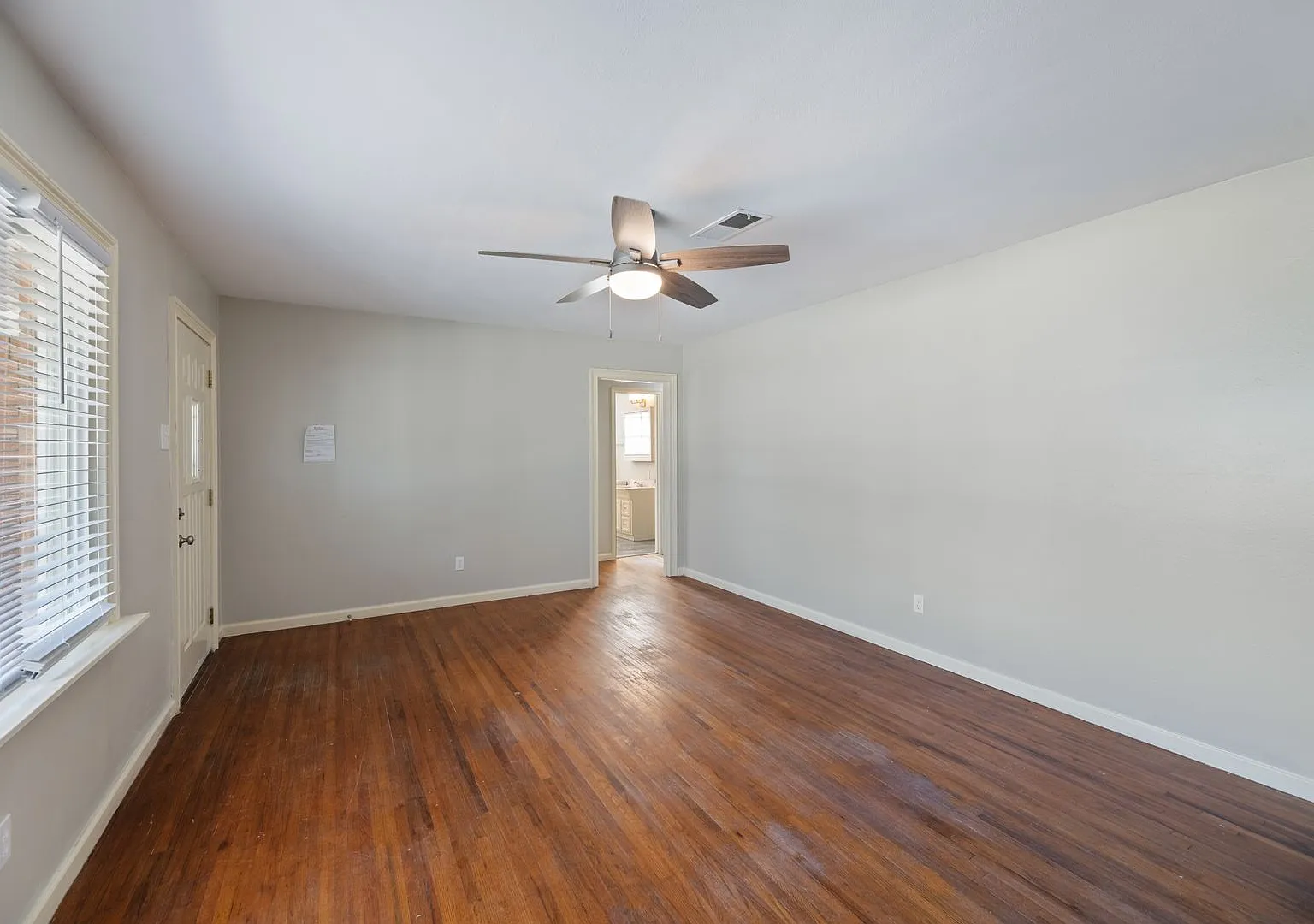 Available Now-Charming Sunlit 2-Bed Home With Chef's Kitchen, Hardwood Floors & Extra Parking — Photo 4