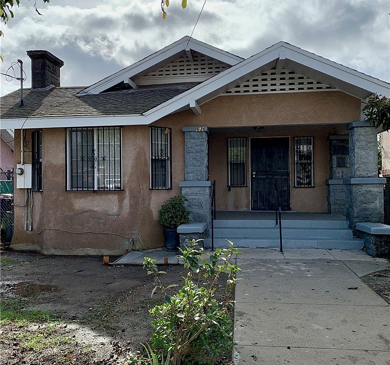 1st image of 636 W 52nd Pl