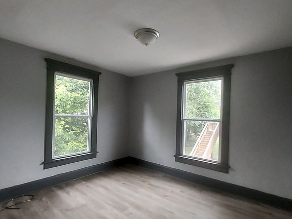 4th image of 279 Hudson Ave