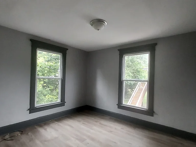 279 Hudson Ave — Photo 4