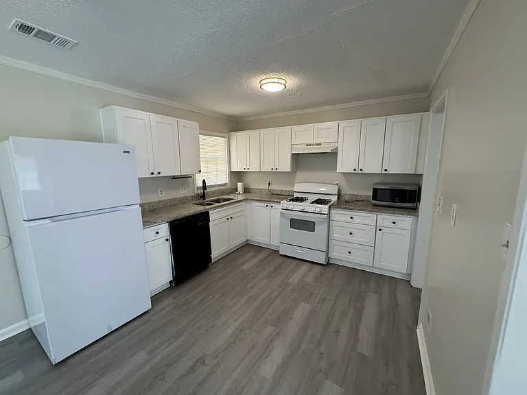 2408 Melody Ln NW — Photo 8