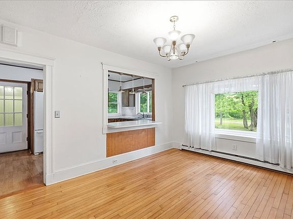 4th image of 15 Walnut St