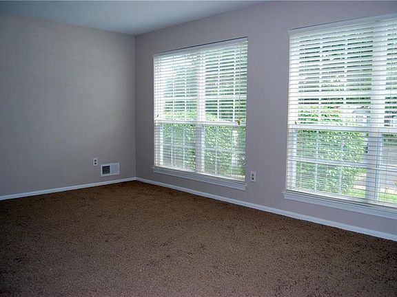 5th image of 1946 Pine Ct