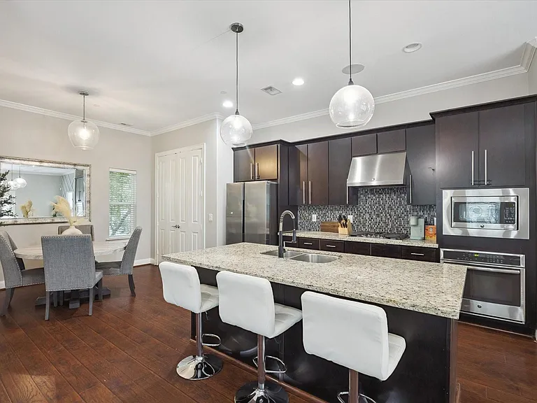 1206 Cushing St — Photo 25