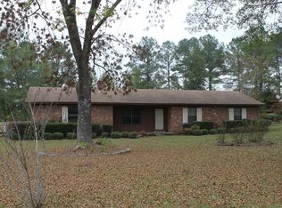 1402 Golf Course Rd, Philadelphia, MS 39350