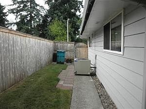 3rd image of 617 NE 107th St