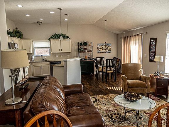 4th image of 6934 Mary Joy Ct