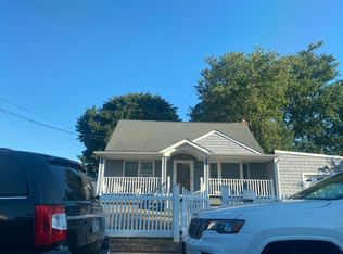 415 Pleasantview Ct, Copiague, NY 11726