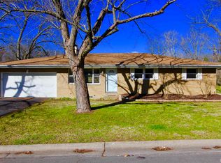 4605 N Lyndale Ter, Peoria, IL 61614