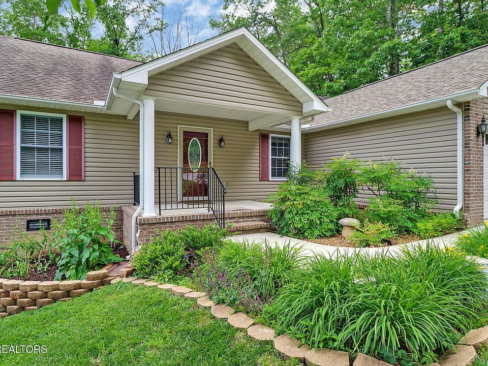 348 Lakeview Dr, Crossville, TN 38558 | MLS #1303013 | Zillow