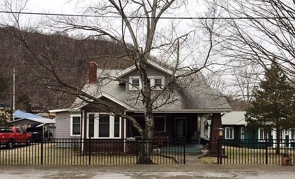 2nd image of 128 E Russell St