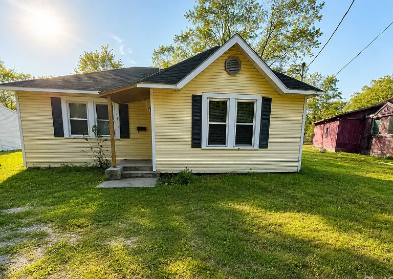 4325 Woodlawn St — Photo 1