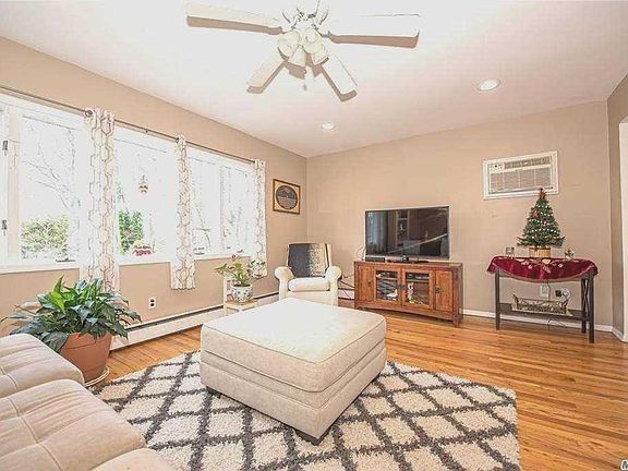 5th image of 98 Bayberry Dr