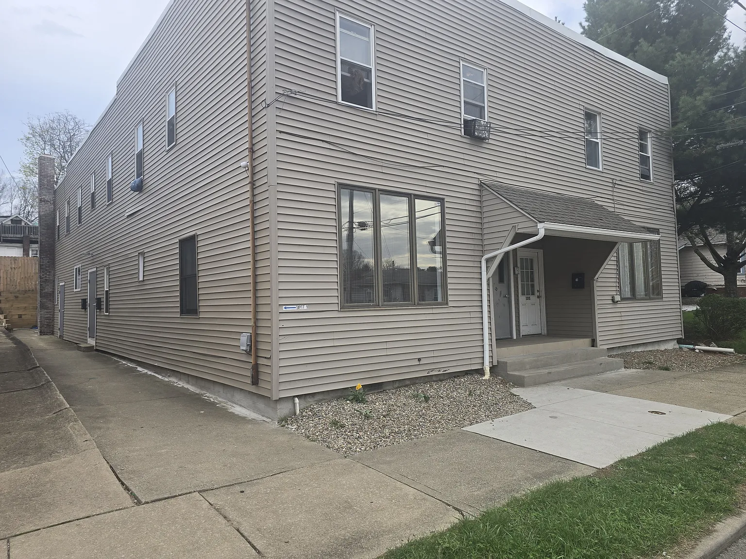 1 bed, 550 sqft, $892 — Photo 1
