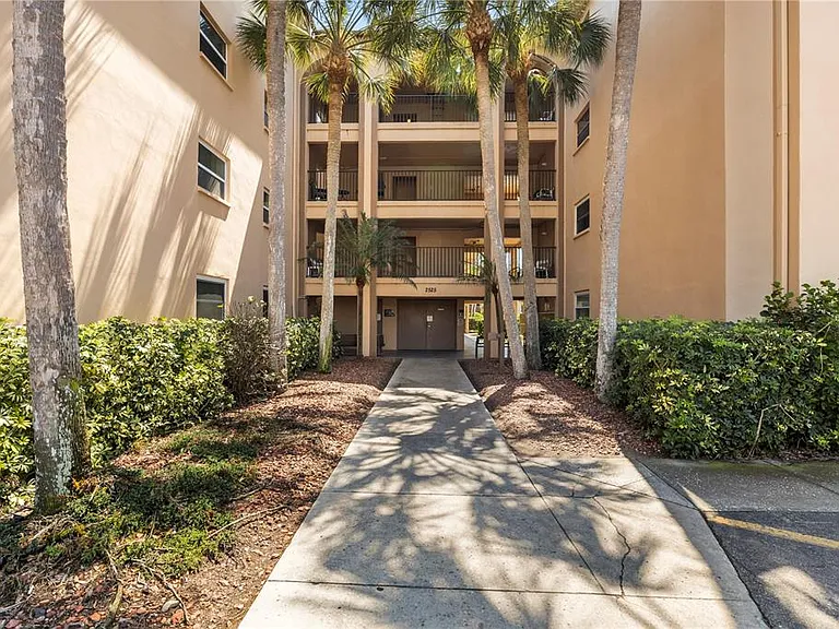 2525 W Bay Dr #C21 — Photo 3