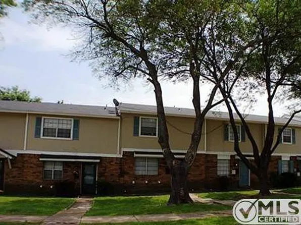 302 Candlewood Ln, Garland, TX 75041