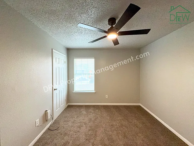 704 Inglewood Trl — Photo 20