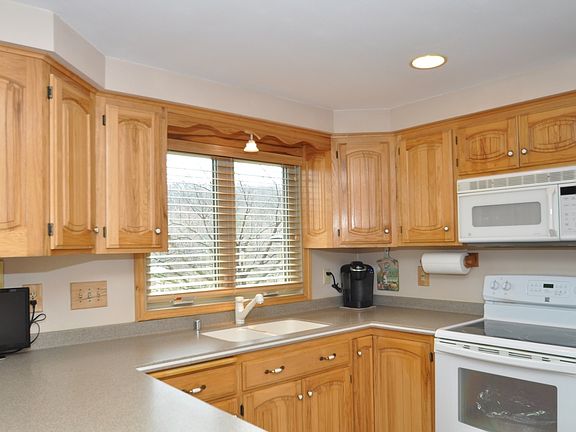 2nd image of 1122 Dublin Dr