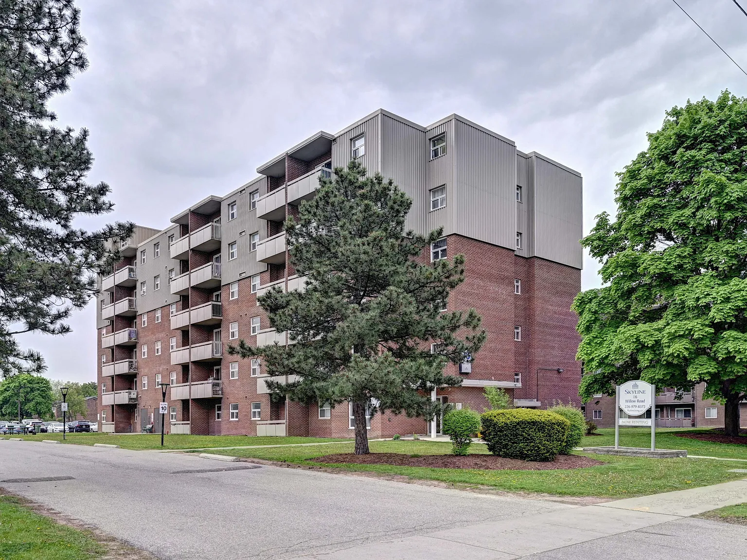 Westport Towers Apartments — Photo 2