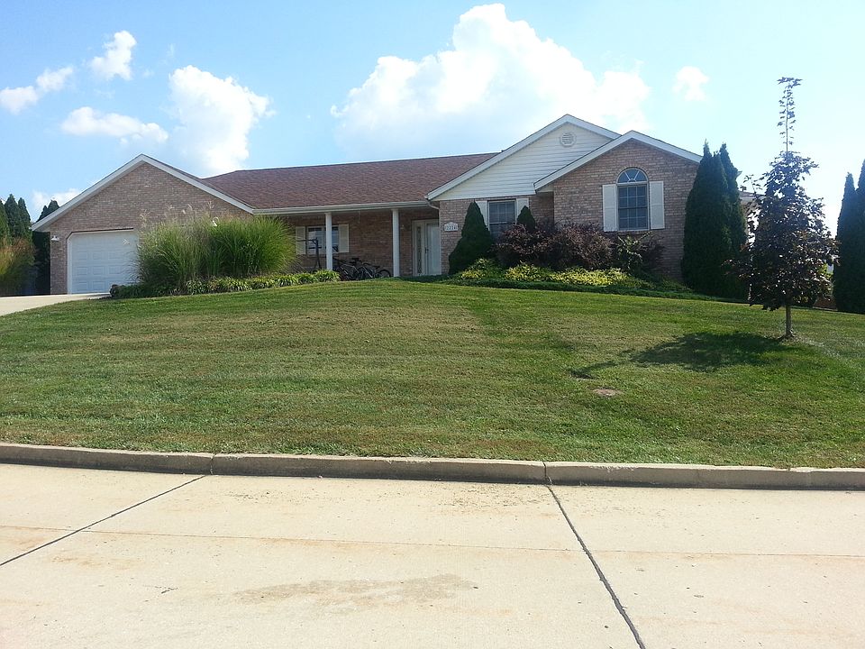 Great landscaped yard