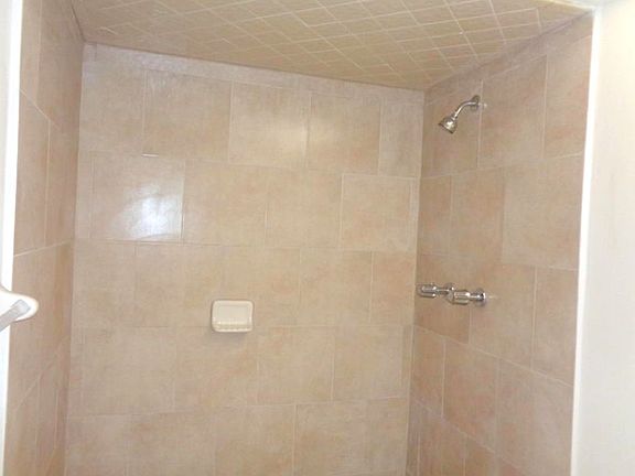 5th image of 5139 Indian Lakes Ct APT 4