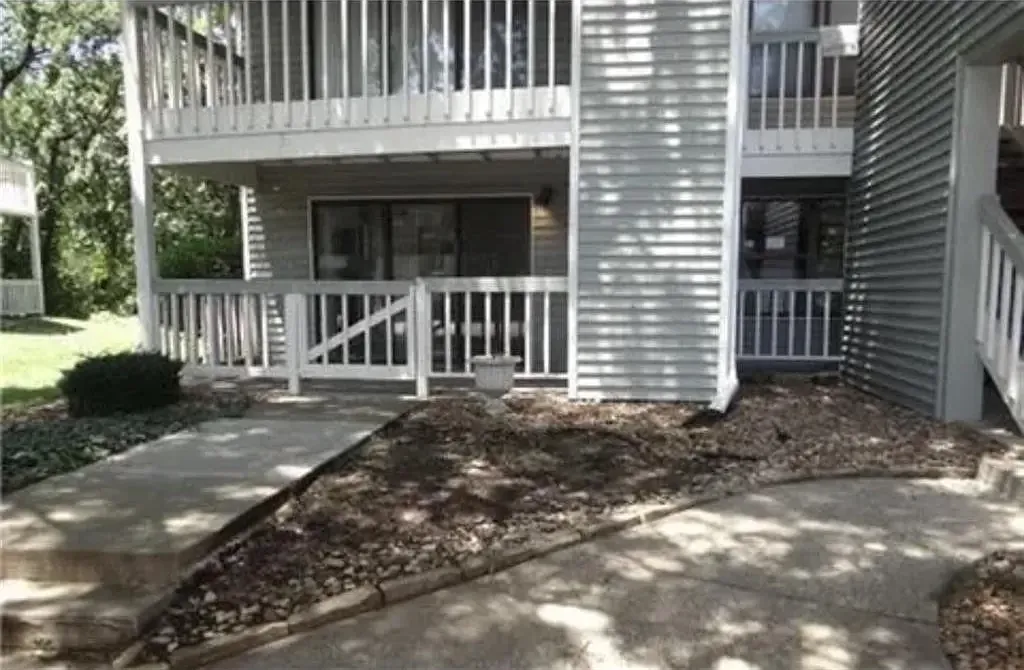 2 bed, 1038 sqft, $1,450 — Photo 1