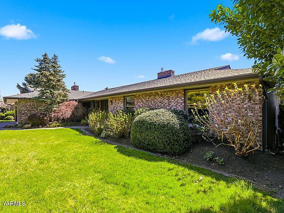 3rd image of 6004 Douglas Dr