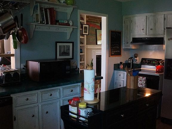 4th image of 1201 Wisteria Ln