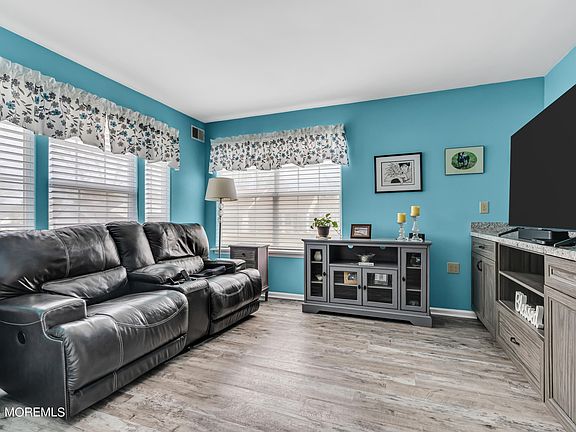 3rd image of 1039 Canterbury Drive #A