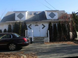 43 Baylawn Ave, Copiague, NY 11726