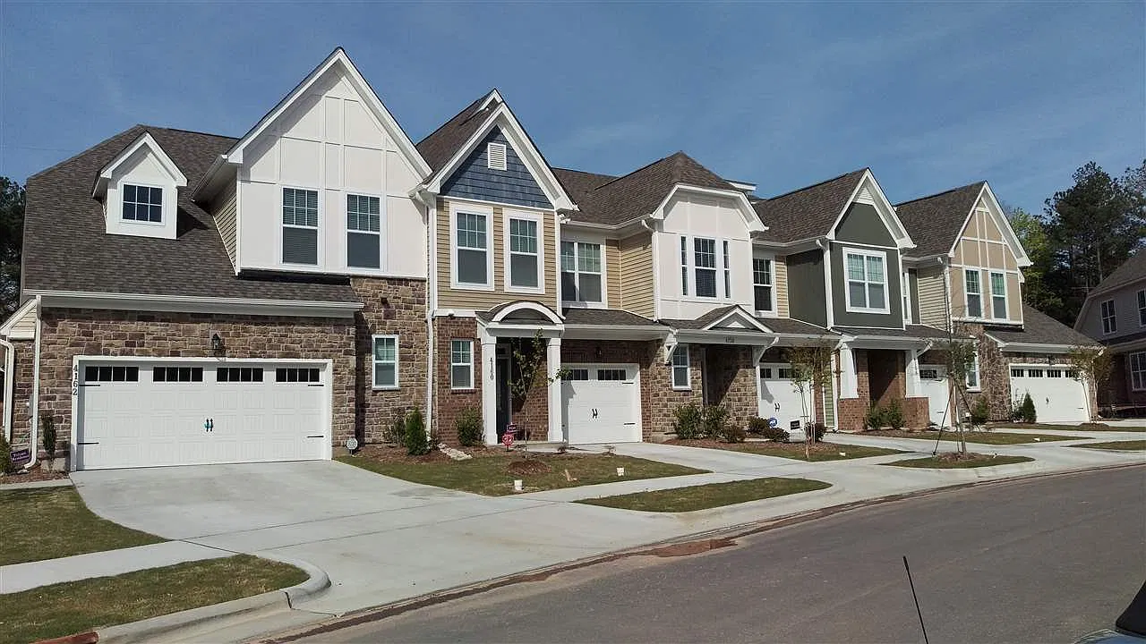 3 bed, 3.5 bath, 2799 sqft, $2,400 — Photo 3