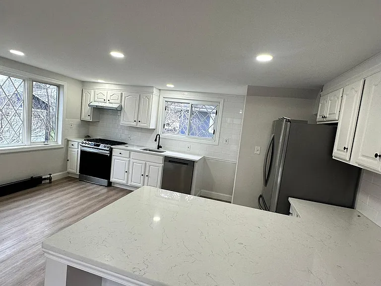 181 W Stearns St — Photo 2