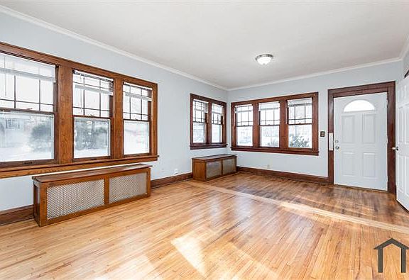 4th image of 3400 Girard Ave N