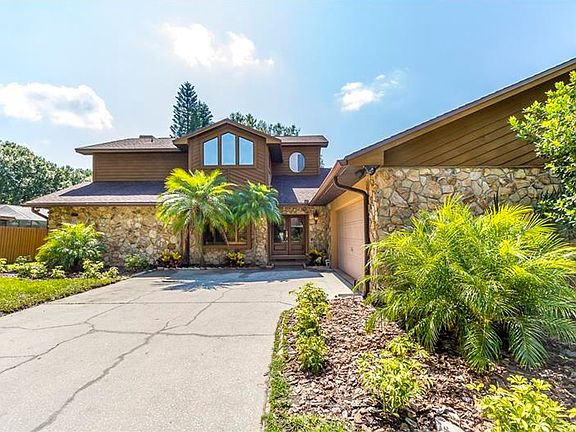 4th image of 14927 Lake Forest Dr