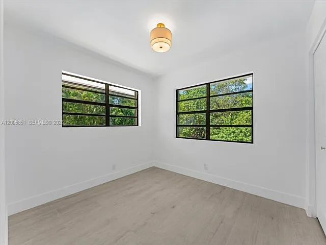 401 SW 63rd Ter — Photo 5