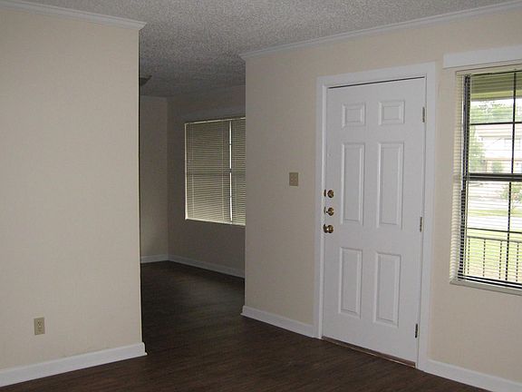 3rd image of 102 Lady Bird Ln