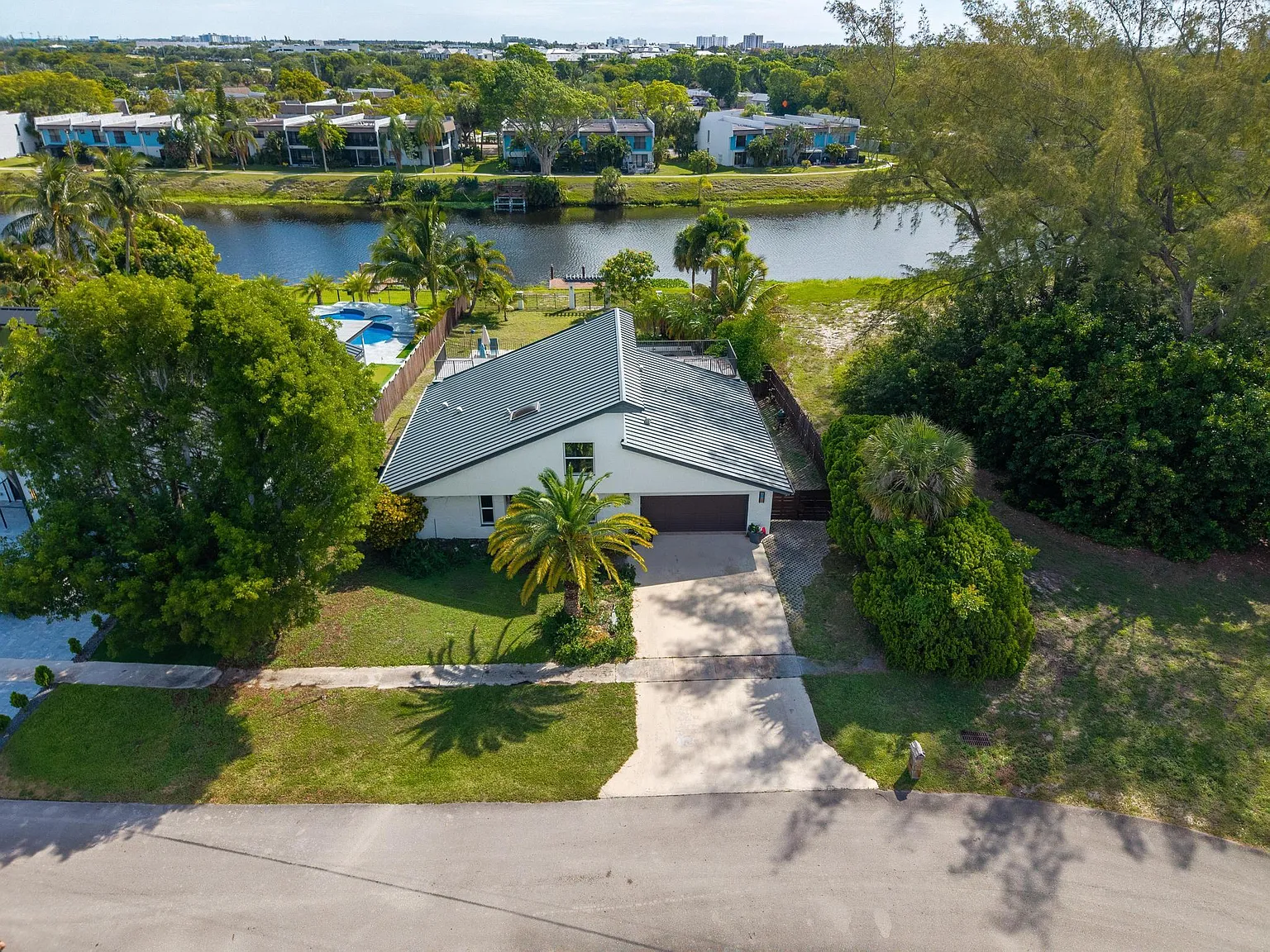 4 bed, 3.0 bath, 2935 sqft, $11,000 — Photo 3