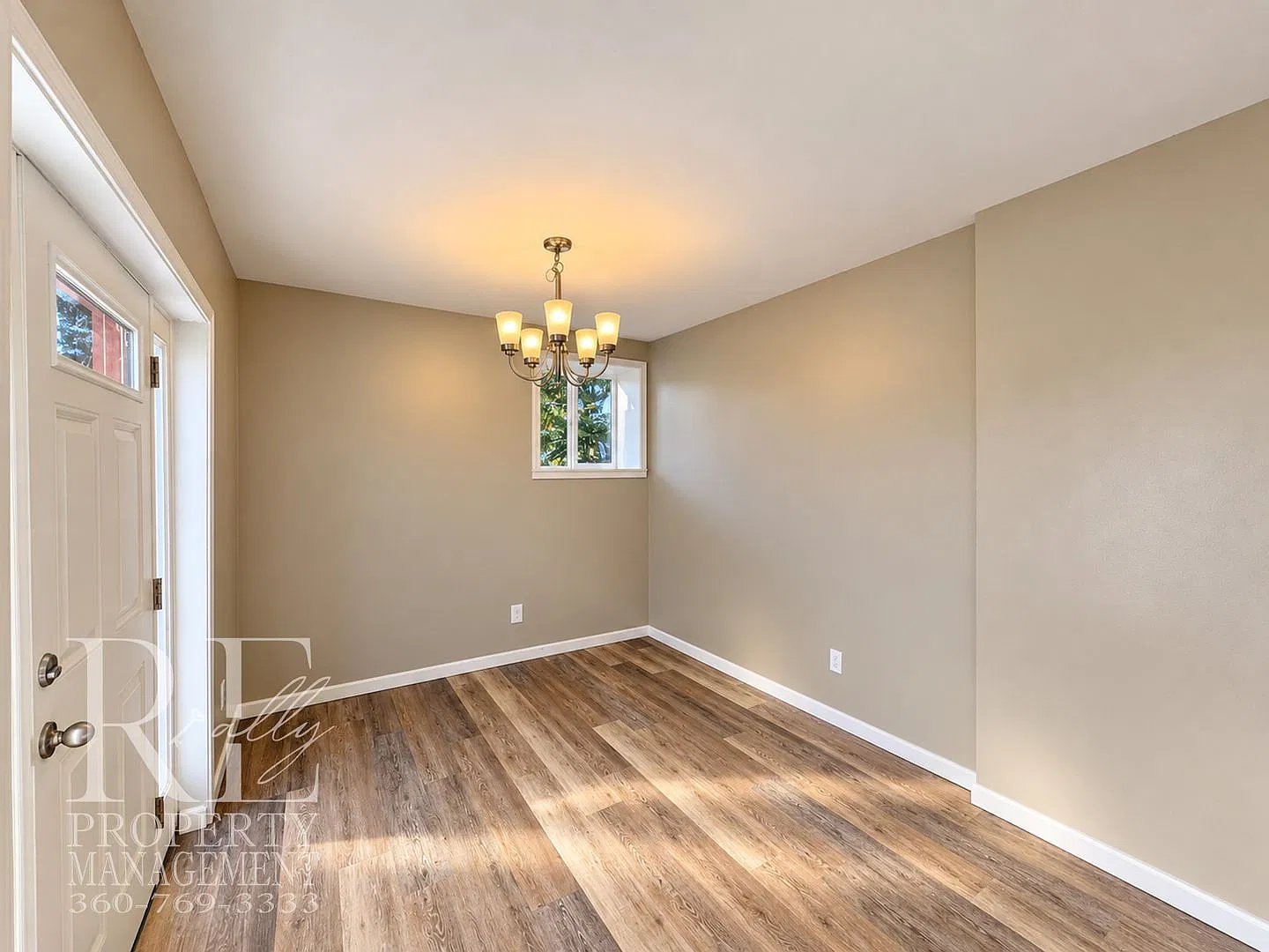 Bright Remodeled 2-Bedroom with Year-Round A/C & In-Unit Laundry — Photo 3