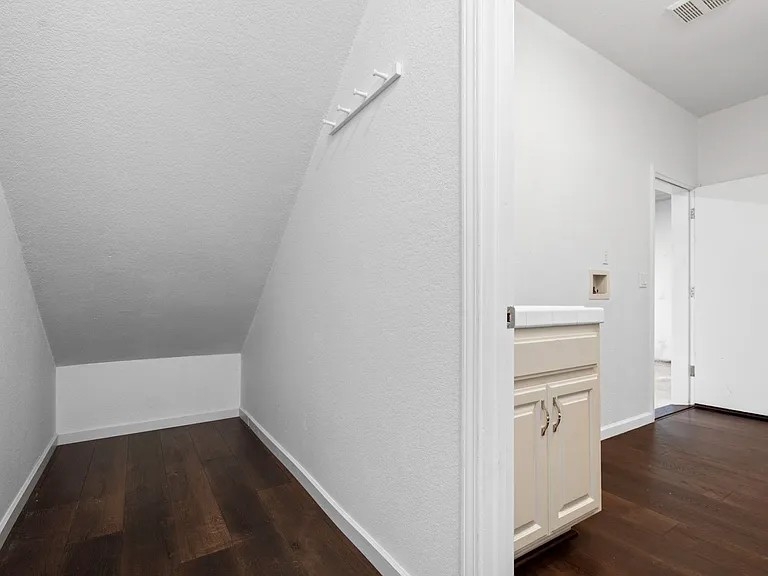 991 Zephyr Ln — Photo 26