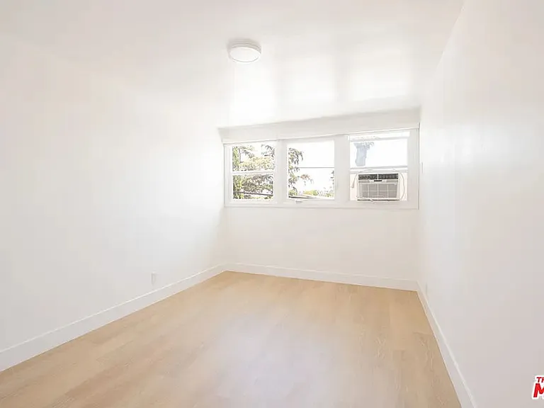 1000 N Curson — Photo 29
