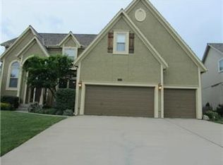 8414 W 130th St, Overland Park, KS 66213