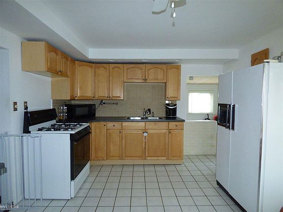4th image of 22819 Furton St