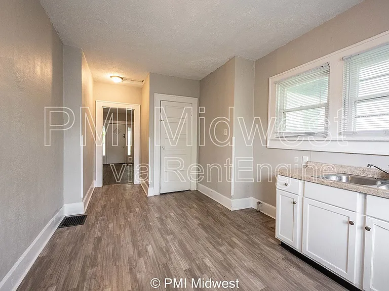 130 N Gladstone Ave — Photo 12