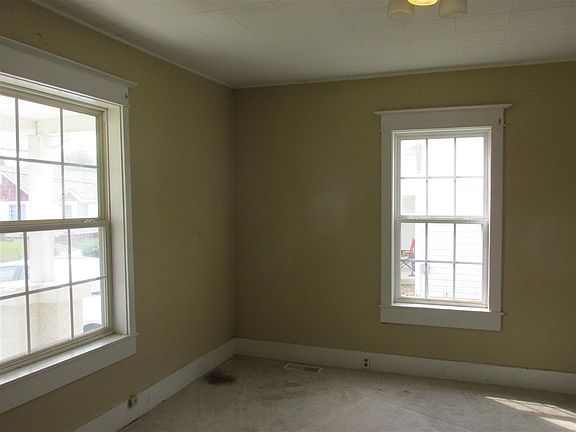 3rd image of 1105 W Harper St