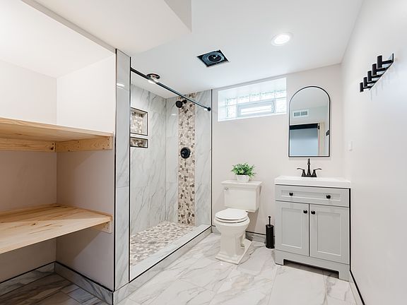 4th image of 5149 183rd St