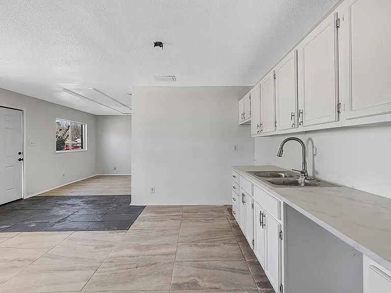 2405 Mamie Dr — Photo 11